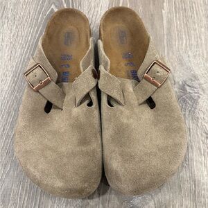 Birkenstock clogs
Boston Soft Footbed
Suede Leather
color: taupe